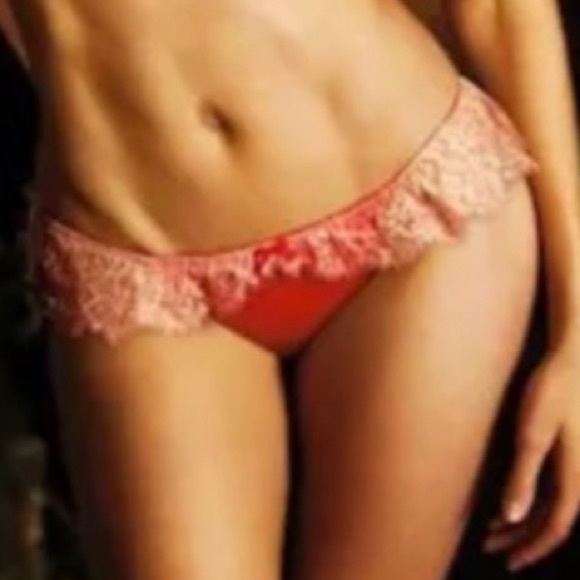 Embellished thong red and cream lace with glitter effect super cute ✨ - Picture 2 of 4